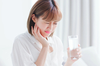 안양 임플란트 미루면 안되는 이유.